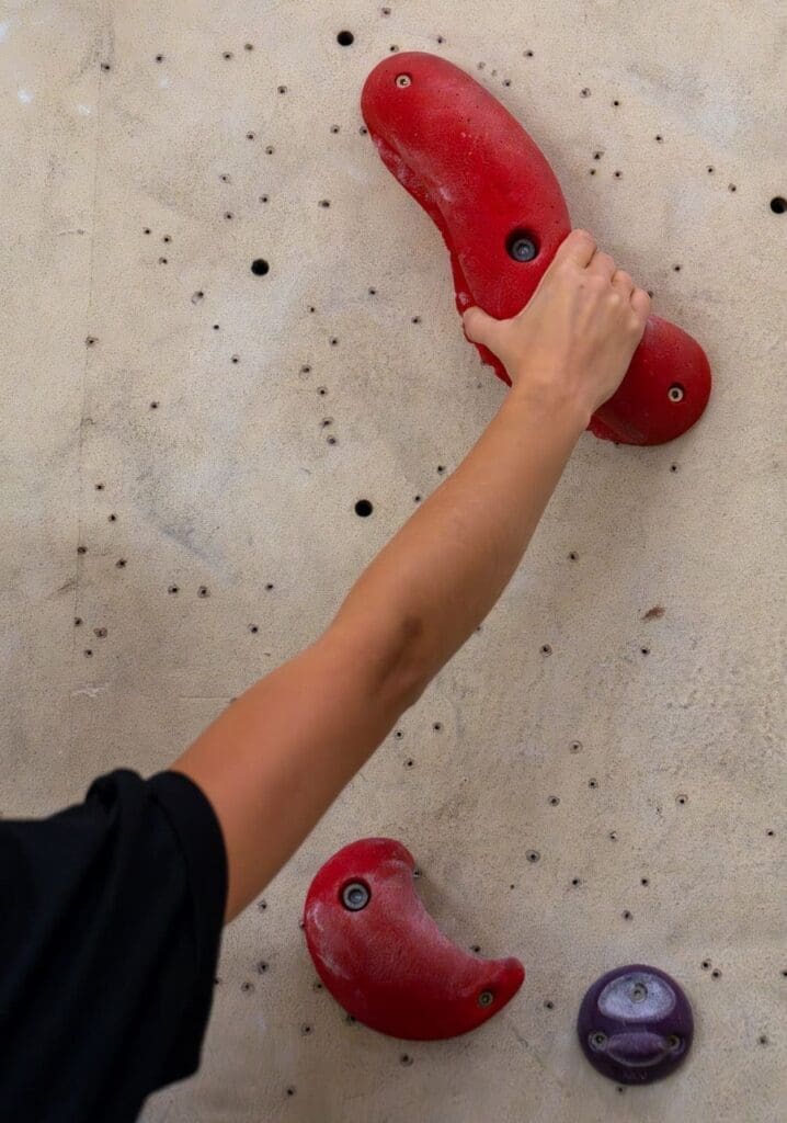 Bouldering holds: Ultimate guide and how to master them