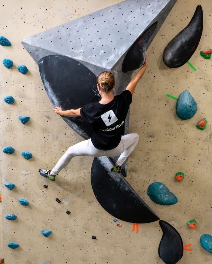 Bouldering holds: Ultimate guide and how to master them