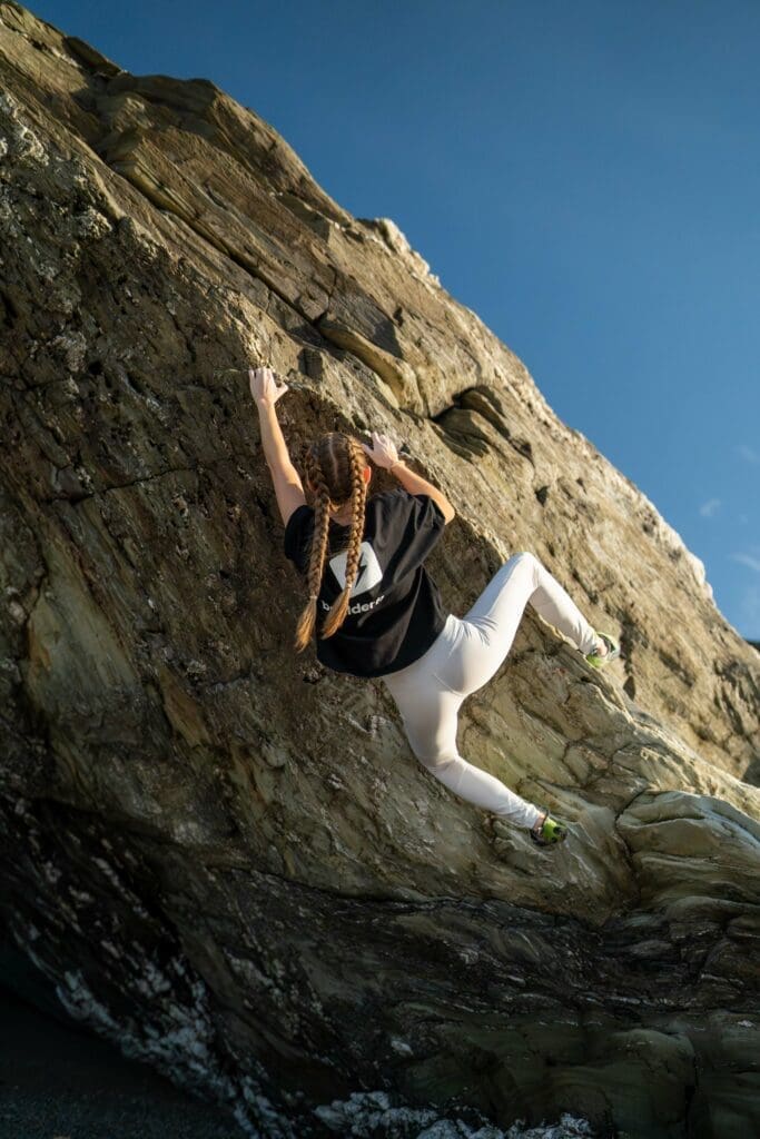 What to wear for bouldering: How to make the best choice
