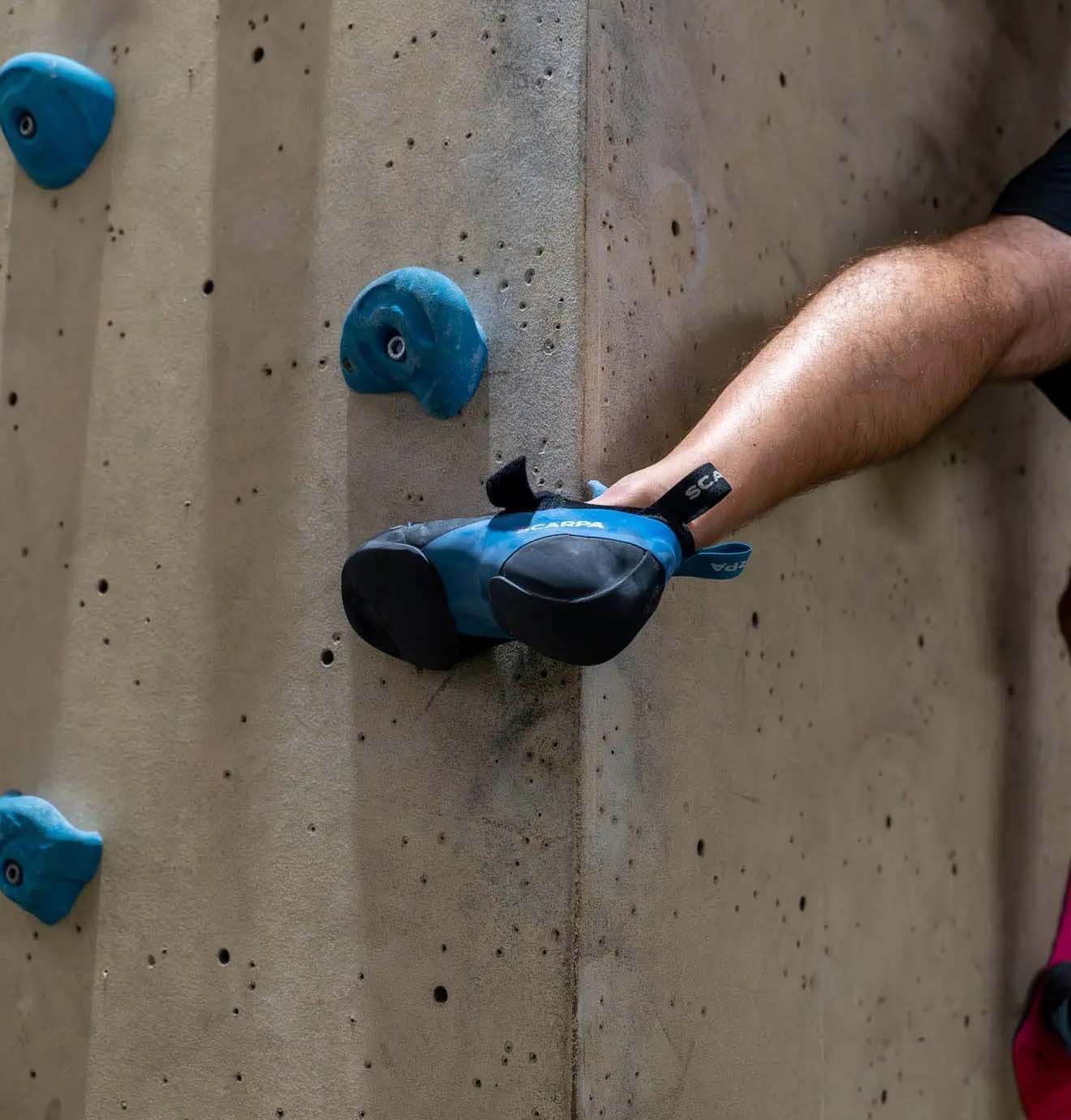 Bouldering technique: How to improve at climbing overhangs