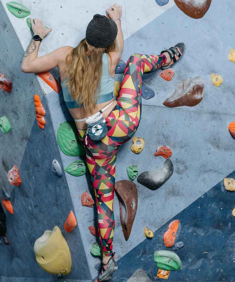Climbing footwork: The magic of heel hooks in bouldering