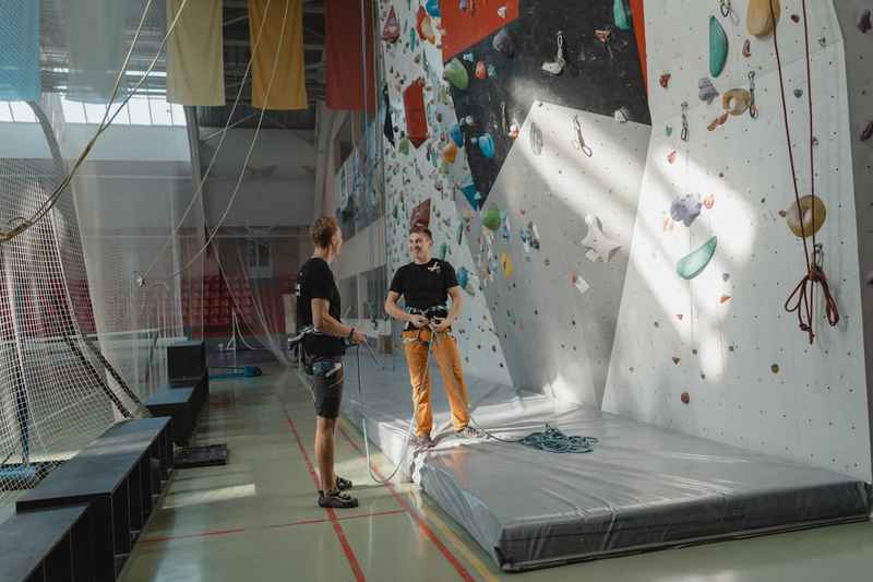 How to overcome the fear of falling in climbing