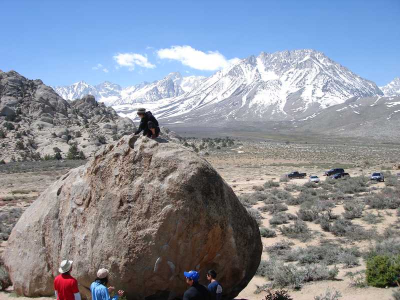 Highball bouldering: What is the difference to free solo?